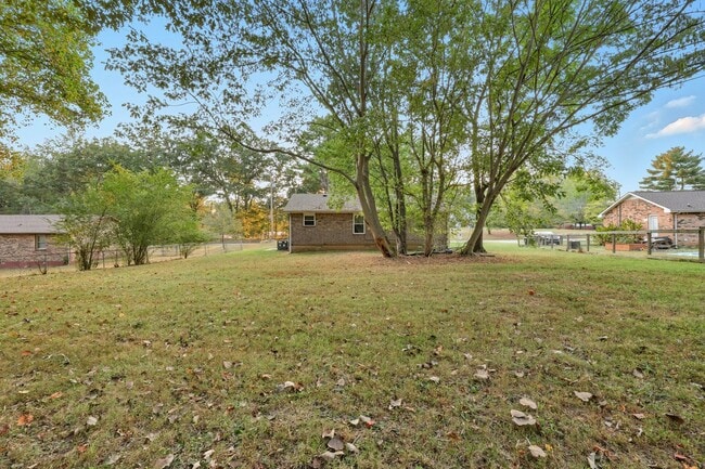 Building Photo - 1040 Britton Springs Rd