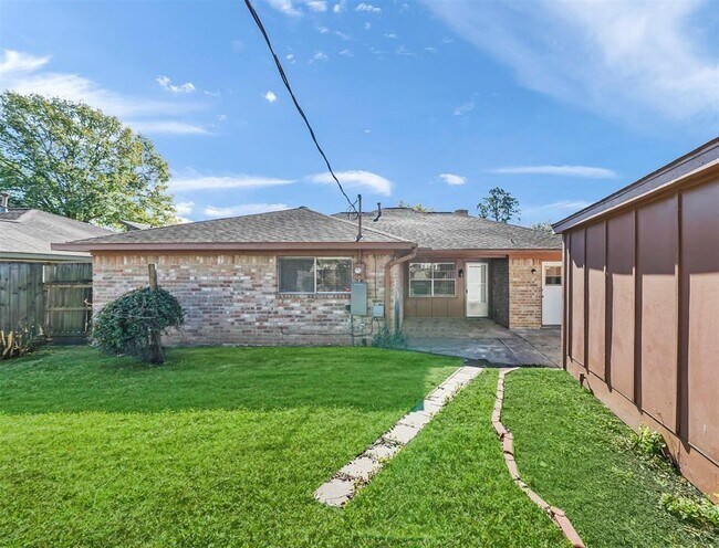 Building Photo - 14006 Briarworth Dr