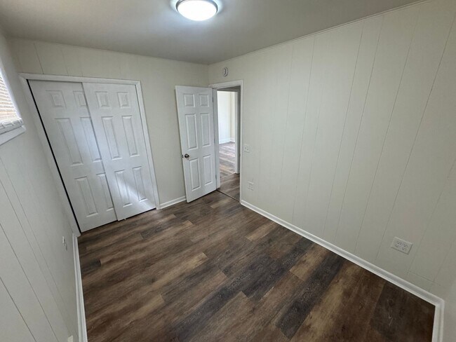 Building Photo - 1030 19th St