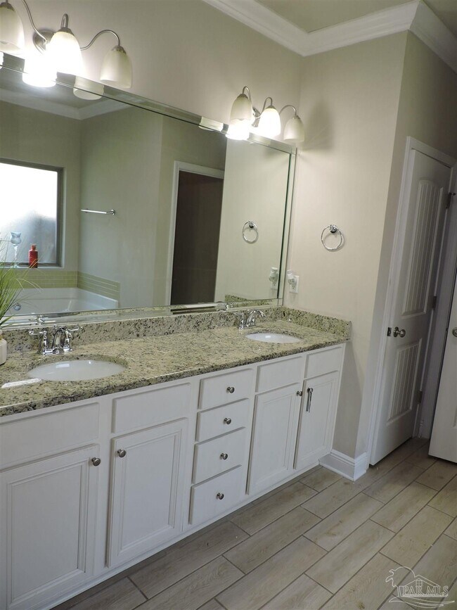 Building Photo - 4221 Essex Terrace Cir