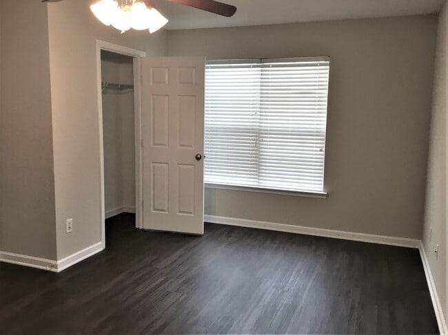 Building Photo - 4924 Lighthouse Ct