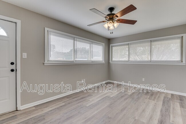 Building Photo - 3330 Young Forest Dr