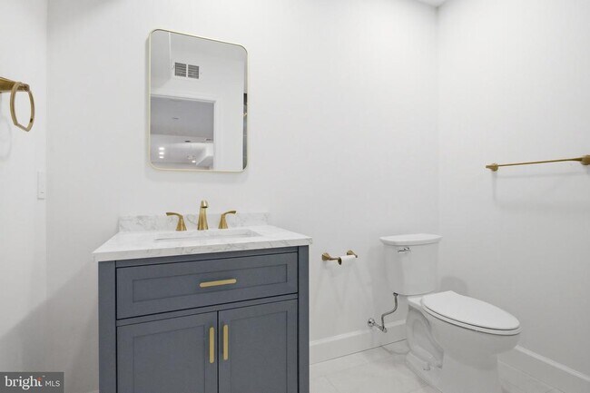 Building Photo - 100 W Front St