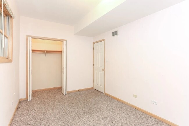 Building Photo - 1444 W Walton St