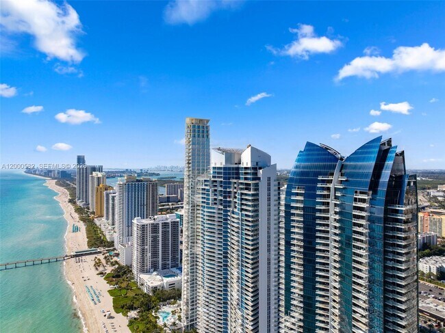Building Photo - 17121 Collins Ave