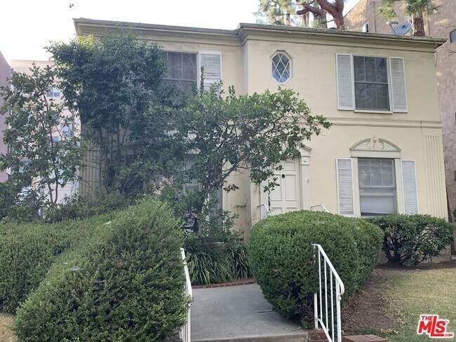 Building Photo - 325 N Palm Dr