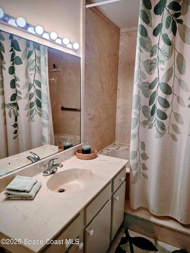 Building Photo - 1123 Breezy Way