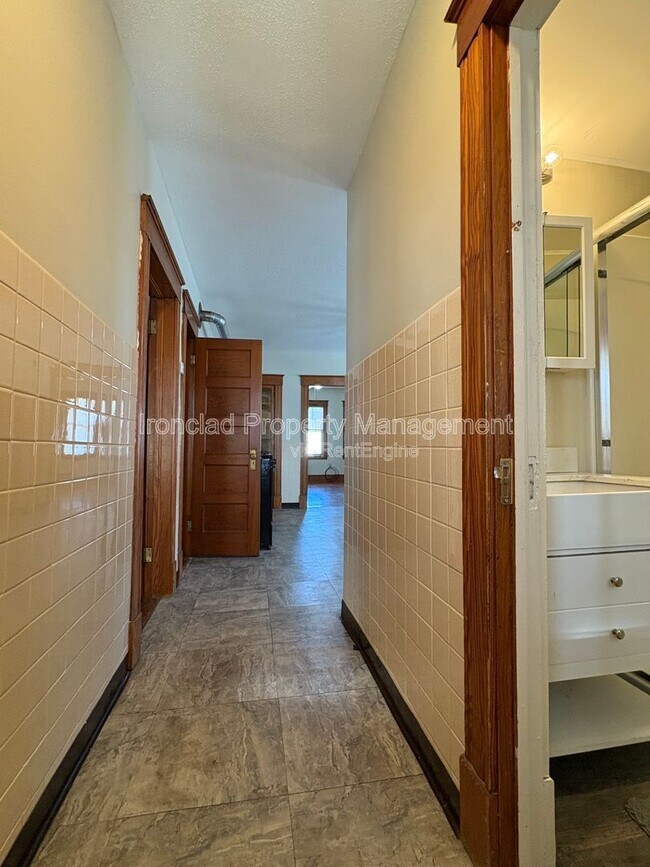 Building Photo - 20 Nash St