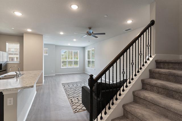 Building Photo - 2833 Bellflower Dr