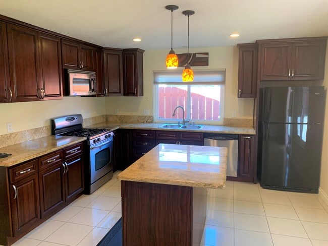 Building Photo - Charming Sorrento Mesa Home