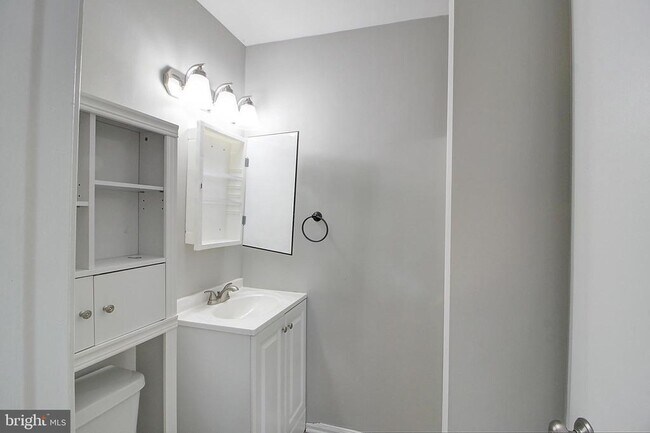 Building Photo - 101 S Oak Cliff Ct