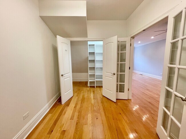 Building Photo - 3448 N Damen Ave