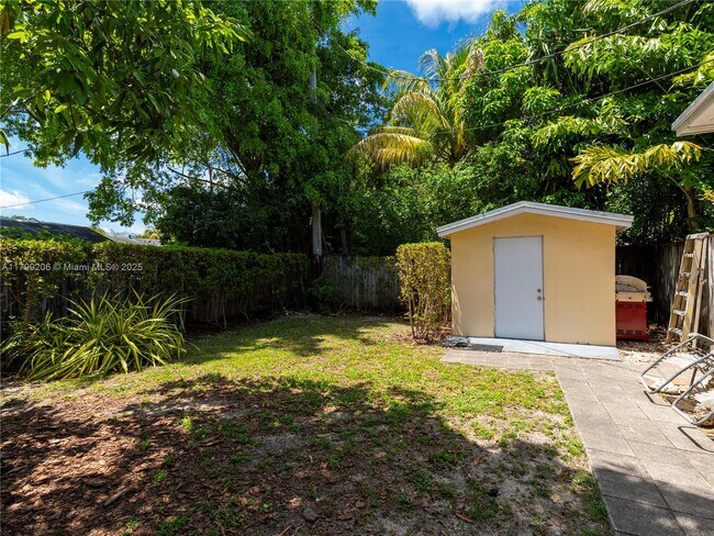 Building Photo - 6320 SW 58th Pl