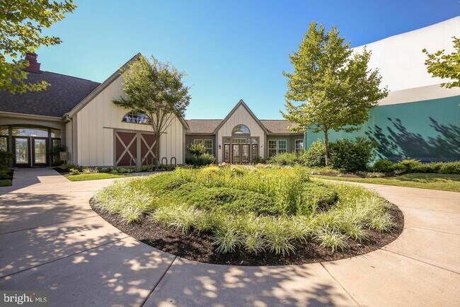 Building Photo - 526 Parkland Dr