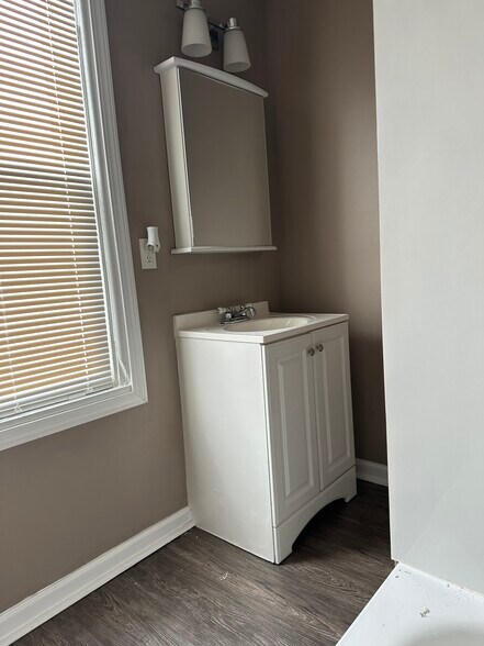 Building Photo - 48 Maytide St