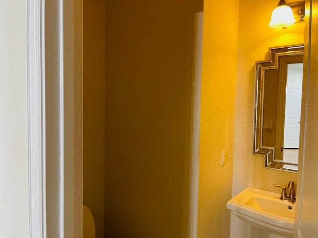 Building Photo - 4118 Kingsley Ave