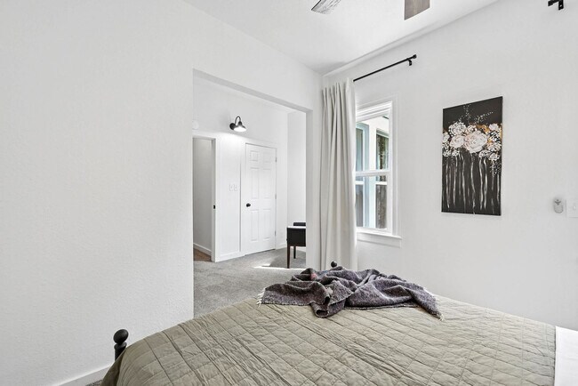 Building Photo - 408 S Wright St