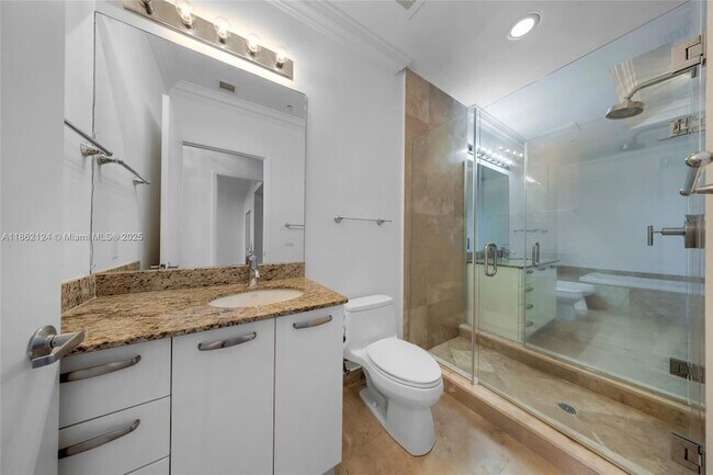 Building Photo - 704 N Ocean Blvd