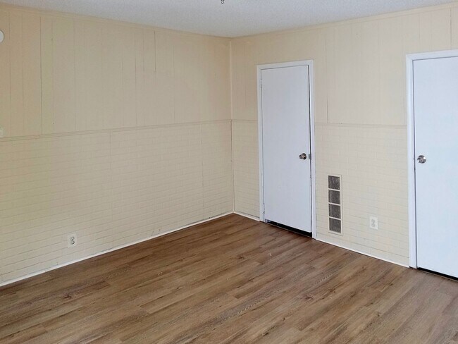 Building Photo - 26-28 E Pine St.