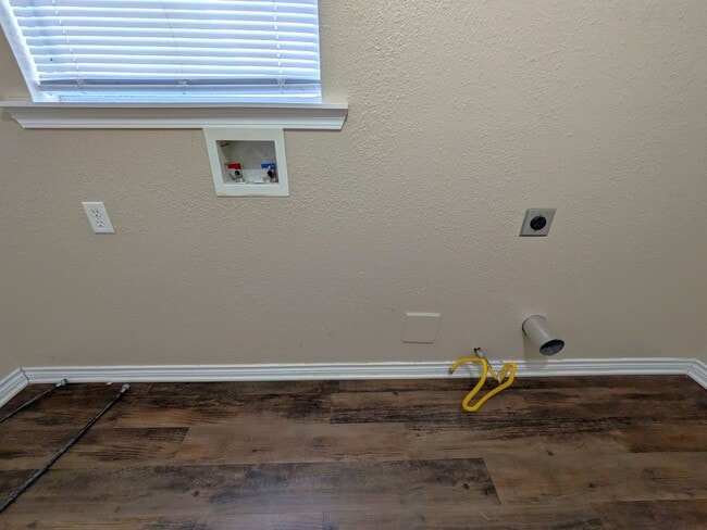 Building Photo - 3820 W Lynwood Dr