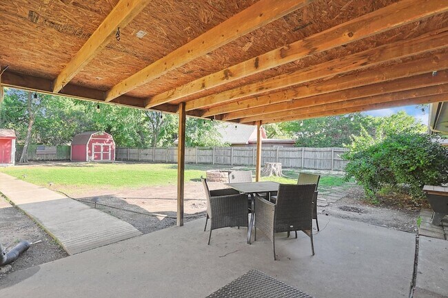 Building Photo - 2525 Freedom Ln