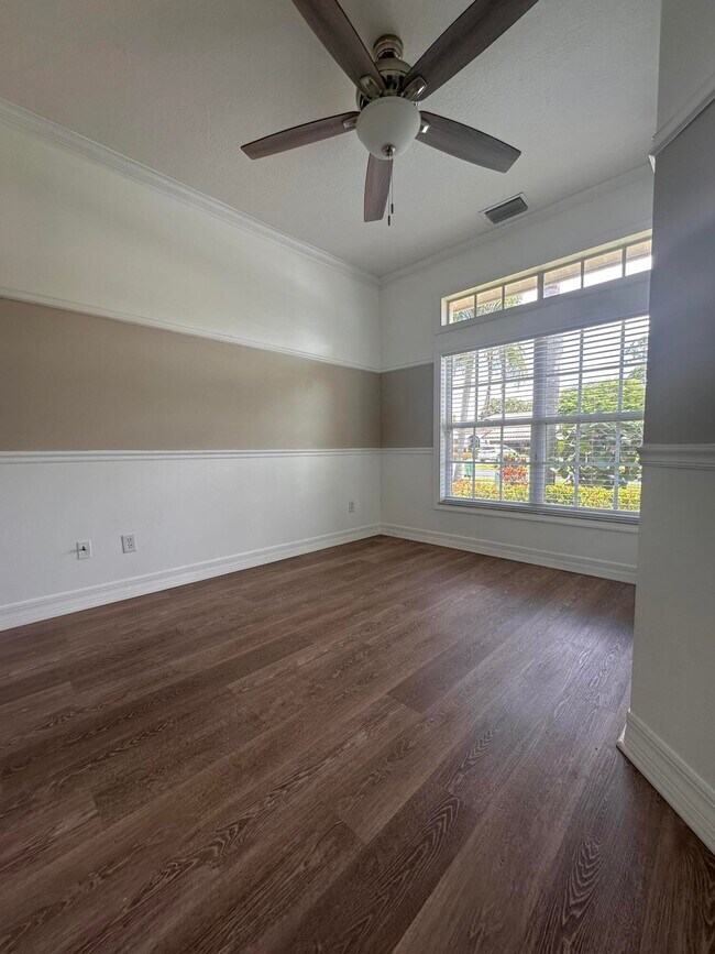 Building Photo - 1326 SW Briarwood Dr