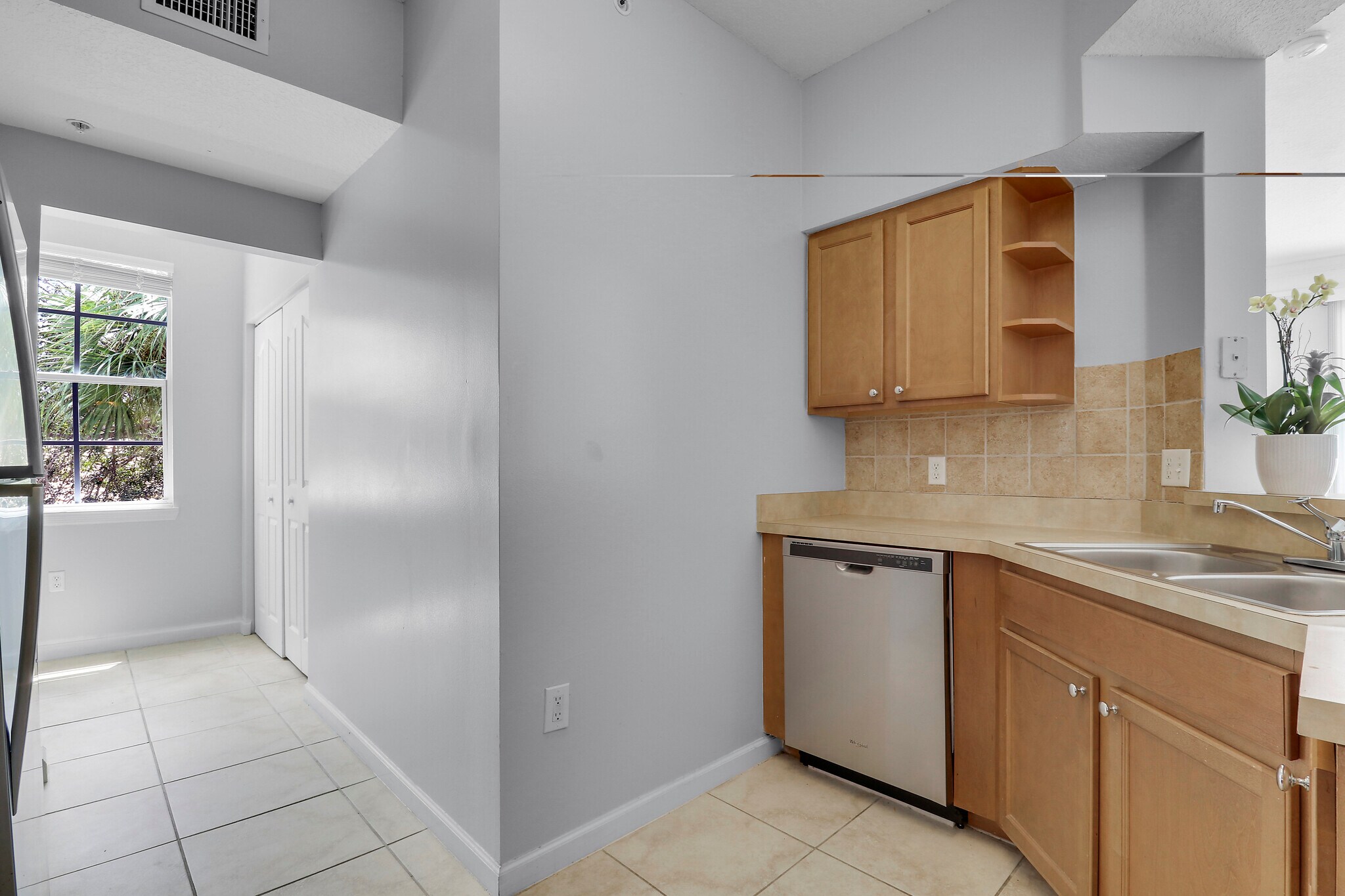 Building Photo - 4302 Myrtlewood Cir E