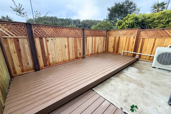Building Photo - Remodeled 3 BD/2 BA Home with Private Entrance and Backyard