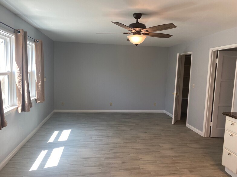 Building Photo - 536 Grant St