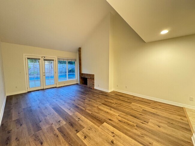 Building Photo - Stunning 5Bd/3.5Ba Home in Laguna Hills with a Pool and Elevator!