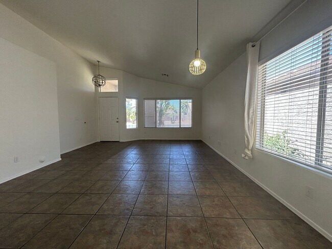 Building Photo - 3861 E Redfield Ct