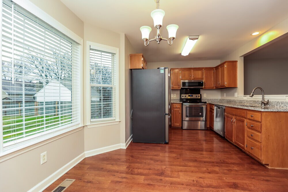 Building Photo - 2853 Sutherland Dr