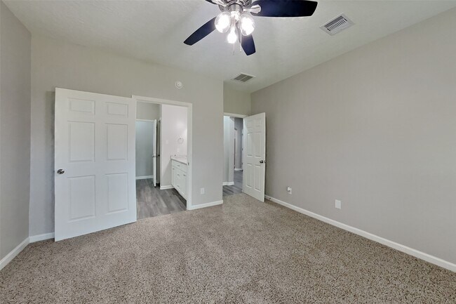 Building Photo - 8618 Cedar Walk Dr