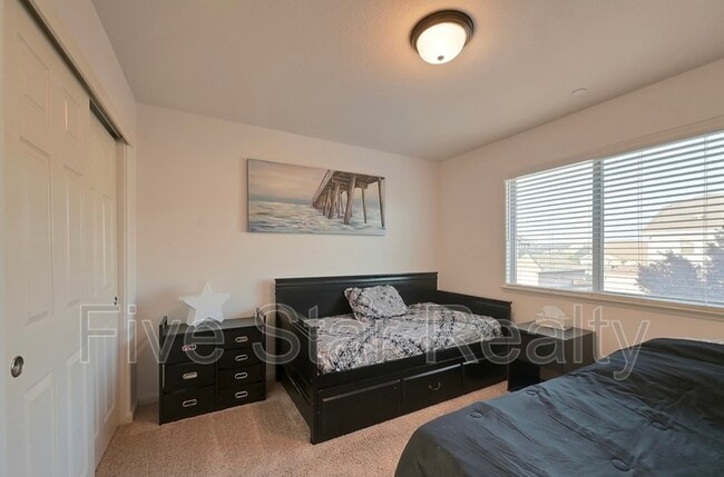 Building Photo - 5609 Peach Tree Dr