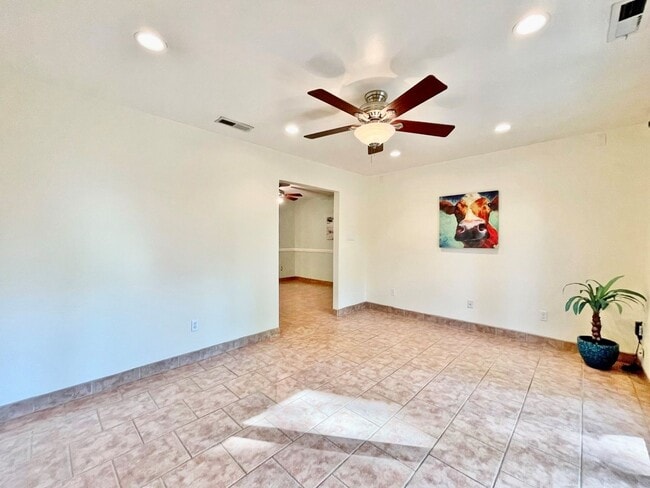 Building Photo - READY 11-07-25!! 3-Bedroom Townhome at the...