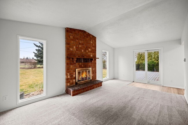 Building Photo - Great Location! - 3 Bedroom Valley Home!