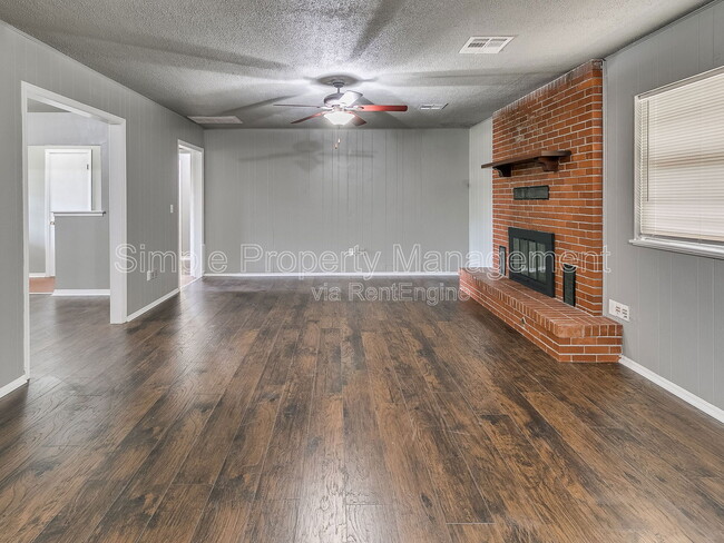Building Photo - 136 Burton Pl