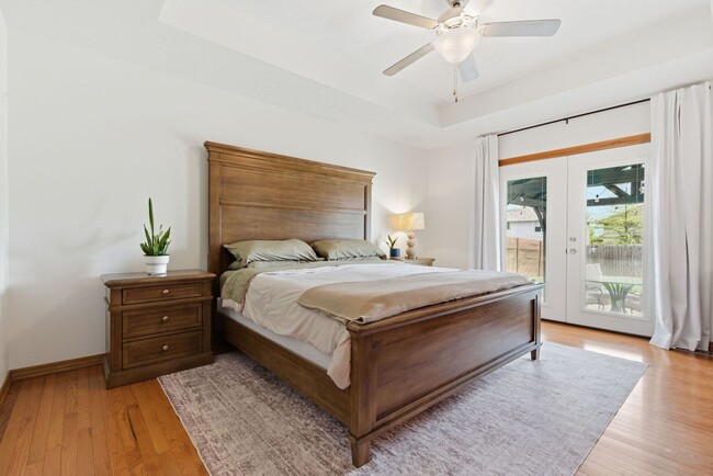 Building Photo - 3 Bedroom | 2 Bathroom | 2 Car Garage| Ozark MO | Fireplace | Separate Green House/Office | Fence...