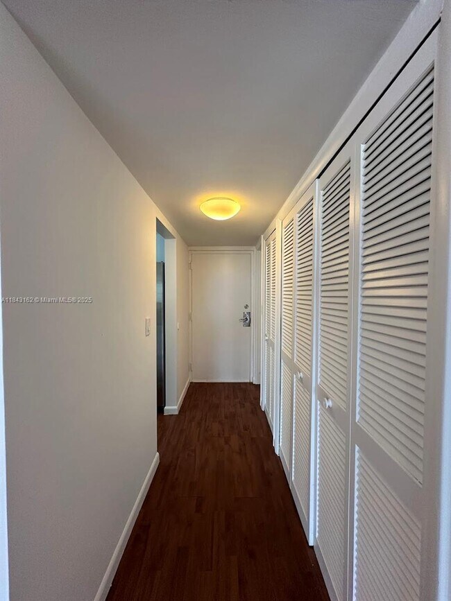 Building Photo - 100 Ocean Ln Dr