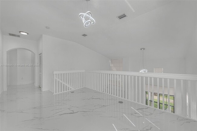 Building Photo - 642 SE 37th Pl