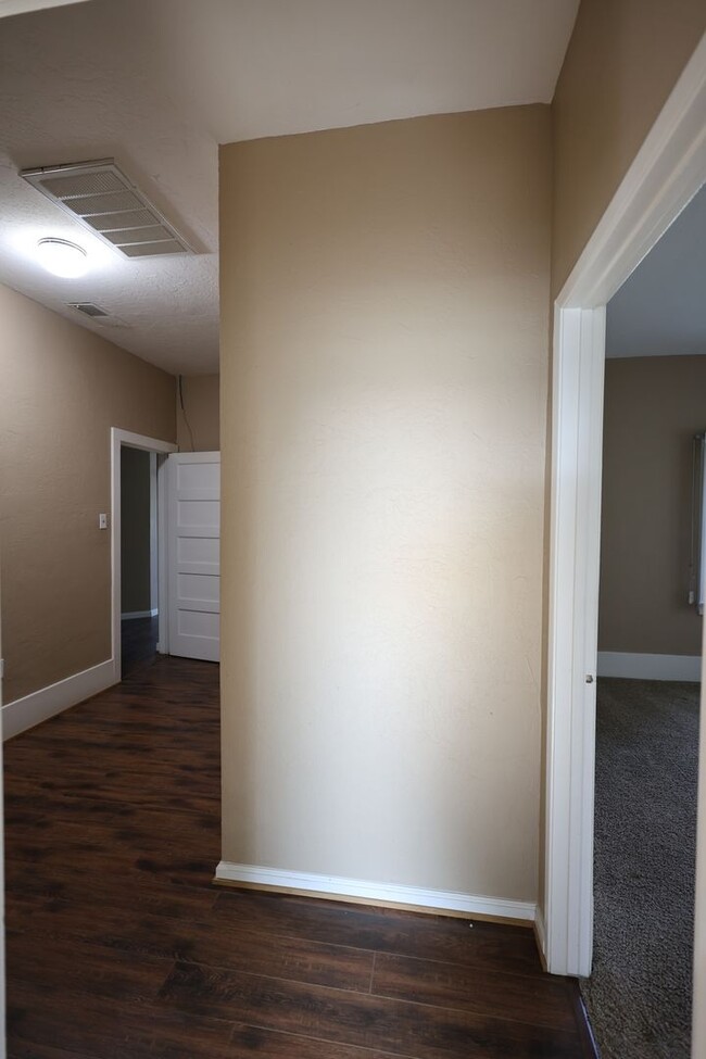 Building Photo - Authentic Country Living