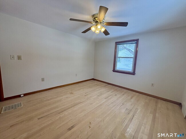 Building Photo - 148 Edgewood Dr