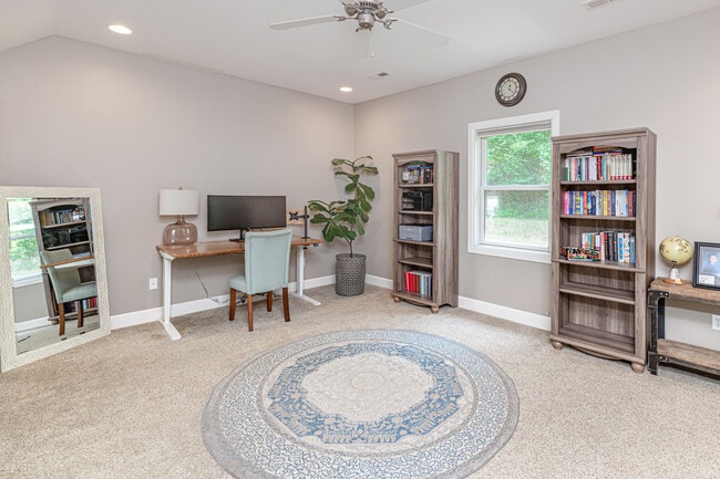 Building Photo - 2 E Clarkson Rd