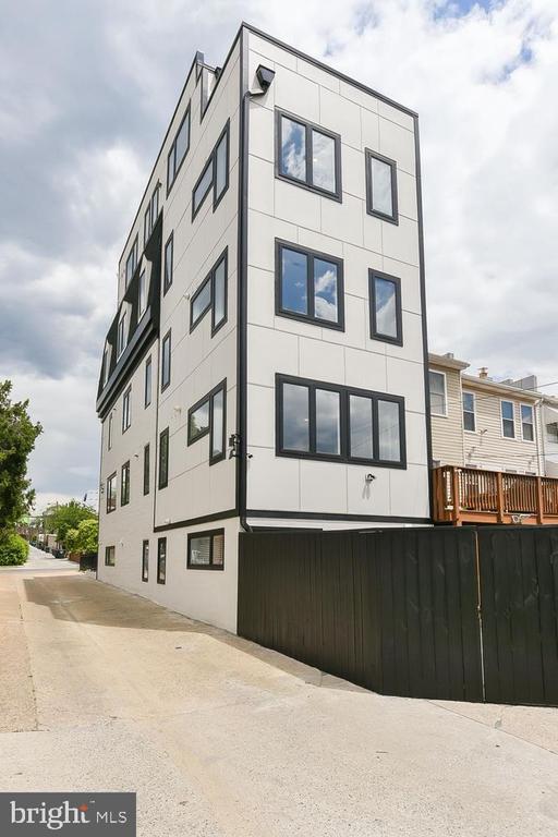 Building Photo - 1915 H St NE