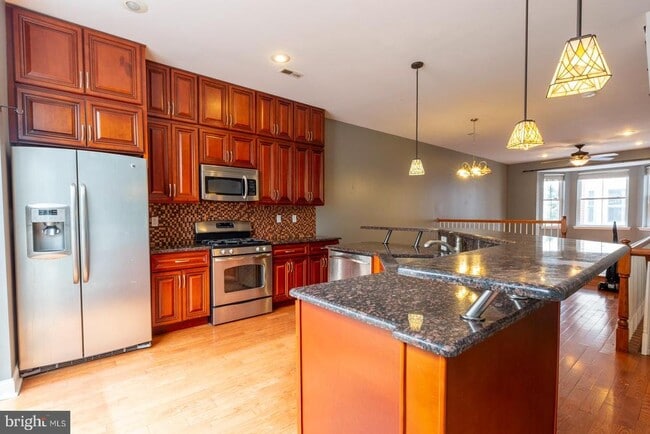 Building Photo - 1017 Dorrance St