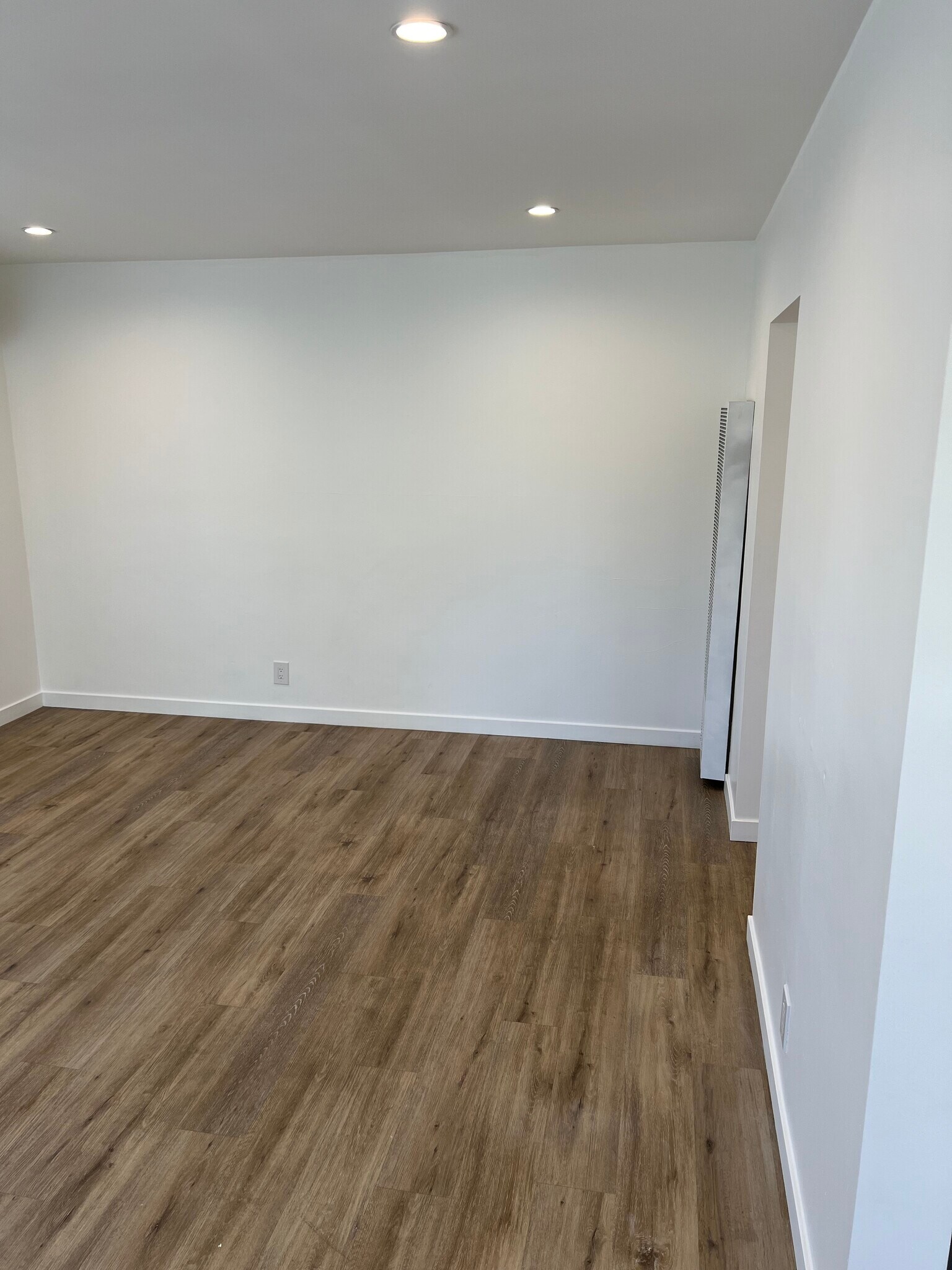 Building Photo - 12660 Oxnard St