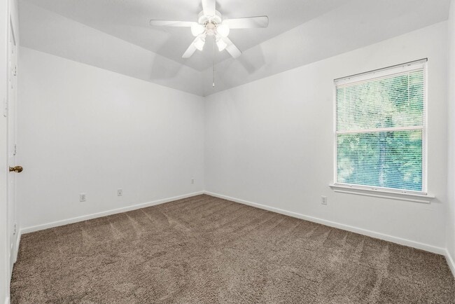 Building Photo - 103 Ledgestone Pl