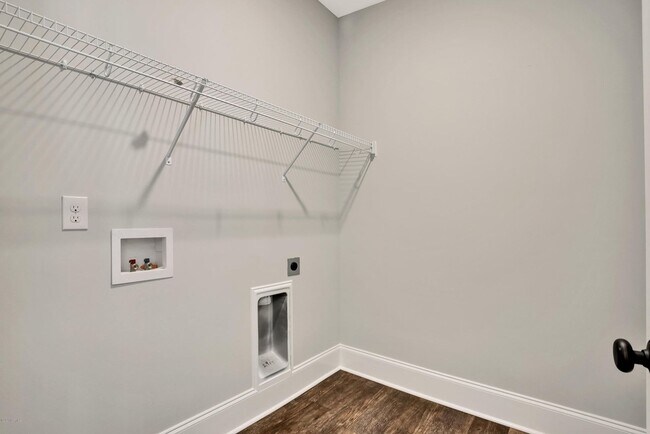 Building Photo - Summerhouse on Everett Bay Home Available!