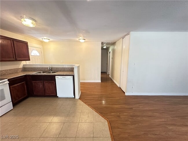 Building Photo - 2828 Merritt Ave