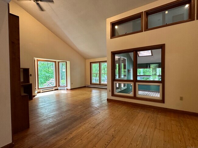 Building Photo - 286 N Bridebrook Rd